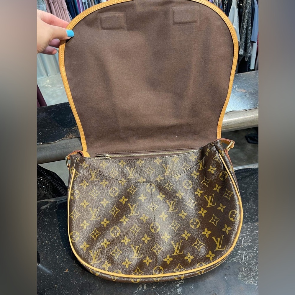 louis vuitton menilmontant gm